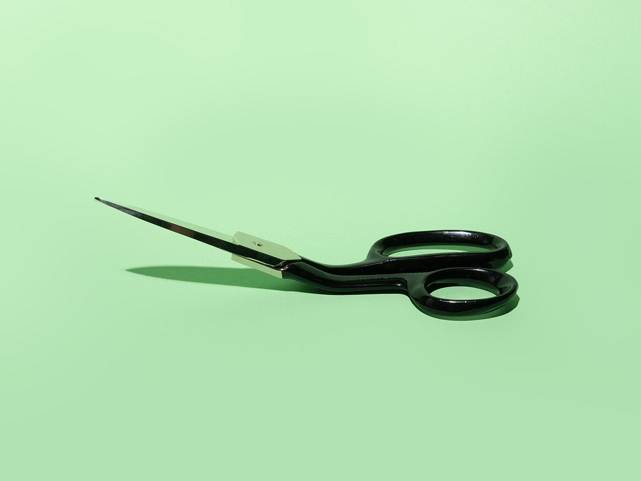 Bent-Handle Shaping Scissors